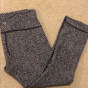 Lululemon Wunder Under black gray white print 6